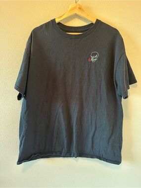 ♻️ Riot Society rose skull shirt